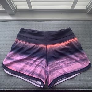 Lululemon Groovy Run Short Beachscape Size 6